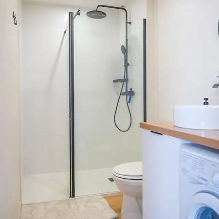 Tres Bel Lumineux Et Au Calme - 2 Personnes *